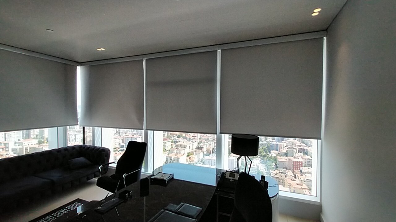 Oteller ve Büyük Mekânlarda Motorlu Perde Sistemlerinin Önemi